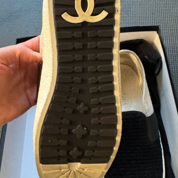 Authentic Chanel Tweed Flats with Satin Detail | Size 39.5 - Picture 2 of 11